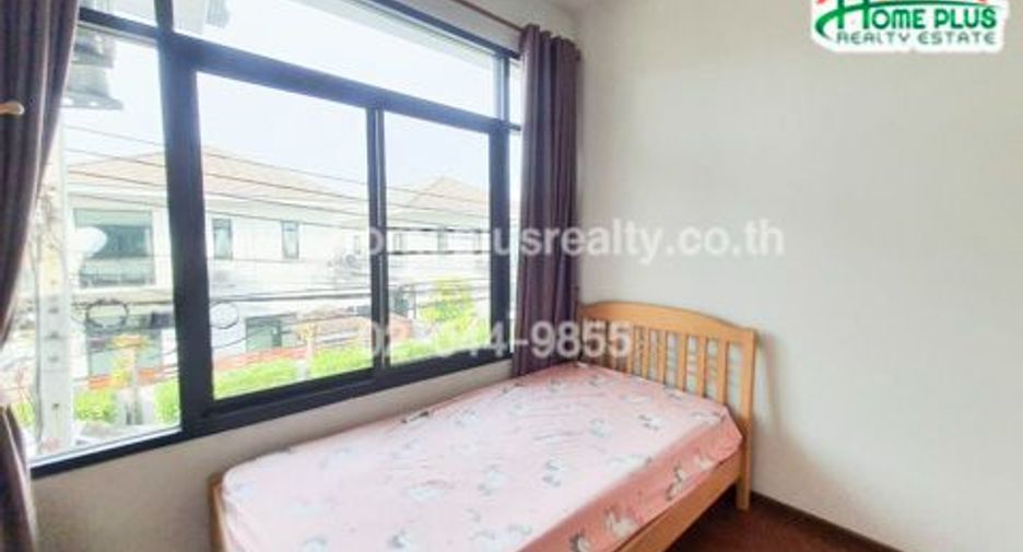 For sale 3 bedrooms townhouse in Mueang Samut Prakan, Samut Prakan