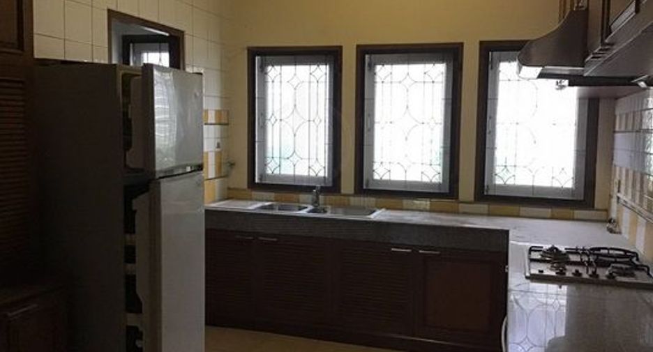 For rent 5 bedrooms house in Prawet, Bangkok