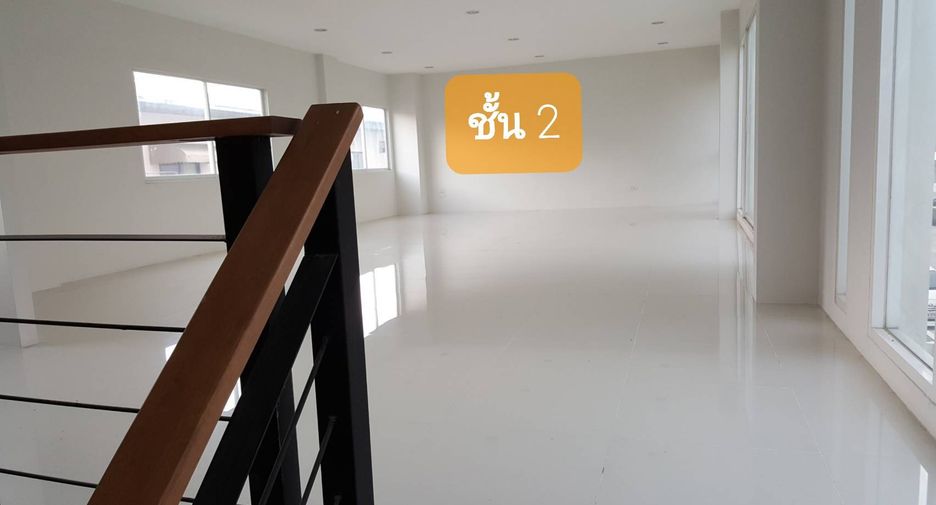Reihenhaus zum Kauf mit Studio in Lat Krabang, Bangkok