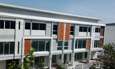 出售 公寓 联排别墅 在 Lat Krabang, 曼谷