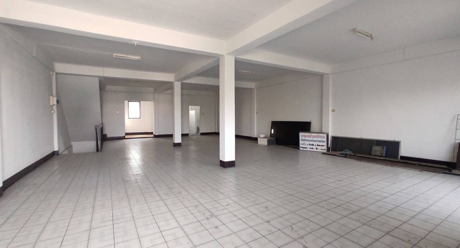 For sale 4 bed retail Space in Mueang Lampang, Lampang