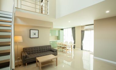Casa adosada en alquiler de 3 habitaciones en Wang Thonglang, Bangkok