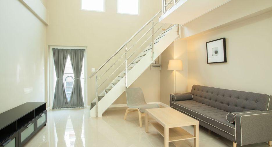 For rent 3 bedrooms townhouse in Wang Thonglang, Bangkok