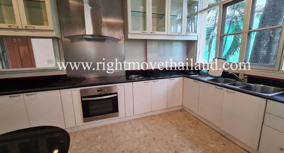 For rent 4 bedrooms house in Mueang Samut Prakan, Samut Prakan