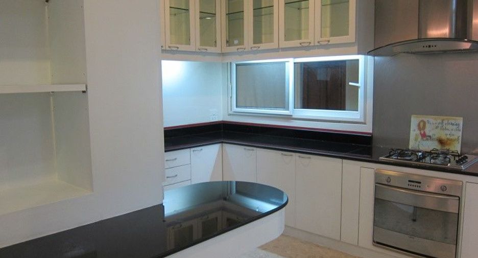 For rent 4 bedrooms house in Mueang Samut Prakan, Samut Prakan