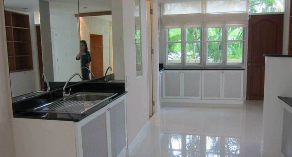 For rent 4 bedrooms house in Mueang Samut Prakan, Samut Prakan