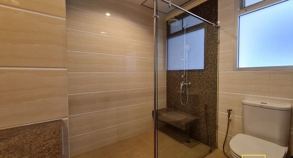 For rent 3 bedrooms condo in Khlong Toei, Bangkok