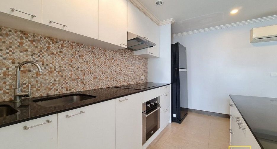For rent 3 bedrooms condo in Khlong Toei, Bangkok