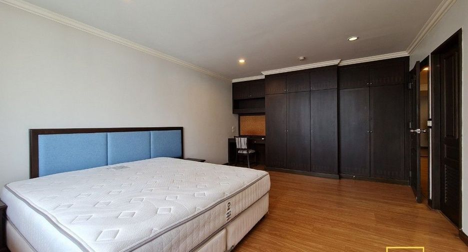 For rent 3 bedrooms condo in Khlong Toei, Bangkok