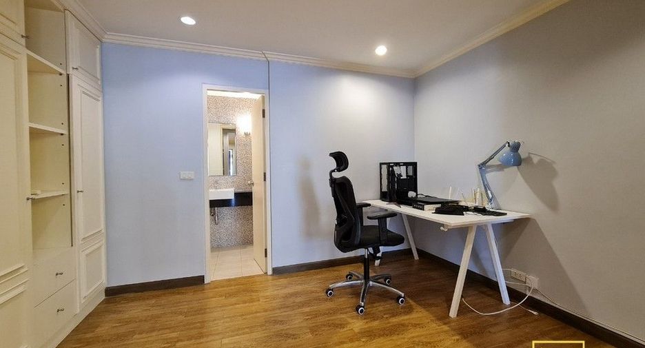 For rent 3 bedrooms condo in Khlong Toei, Bangkok