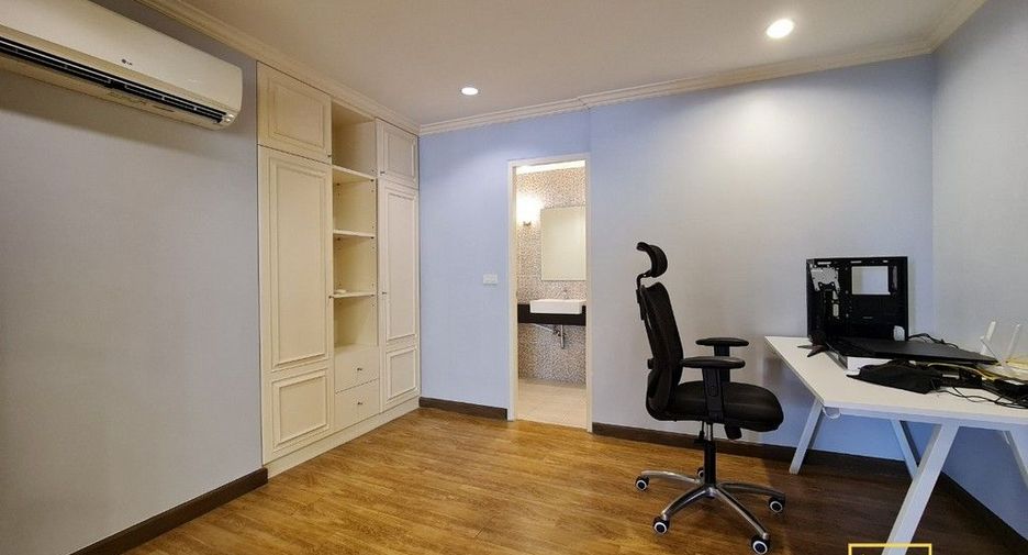 For rent 3 bedrooms condo in Khlong Toei, Bangkok