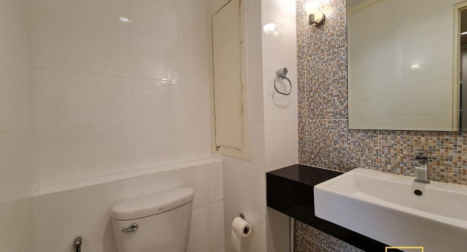 For rent 3 bedrooms condo in Khlong Toei, Bangkok