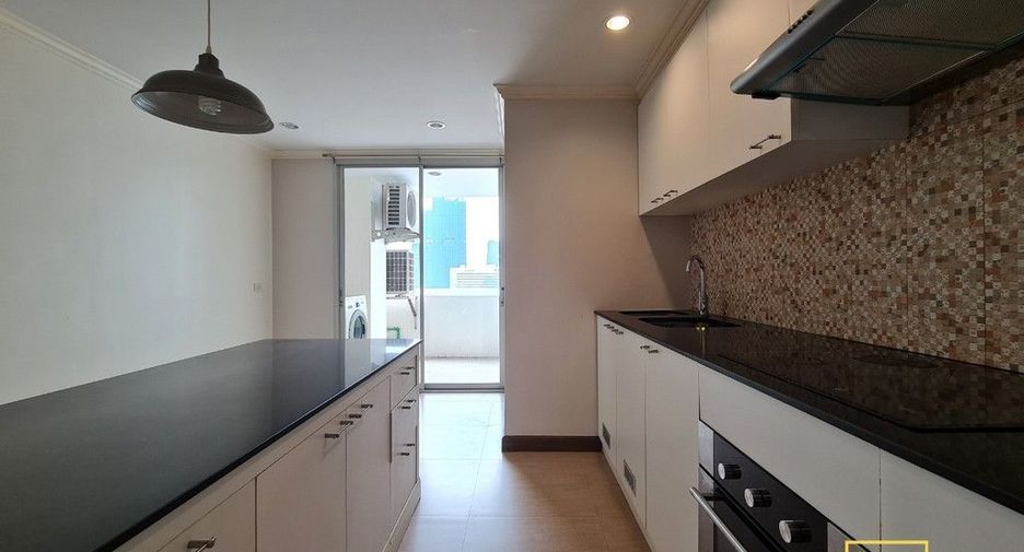 For rent 3 bedrooms condo in Khlong Toei, Bangkok