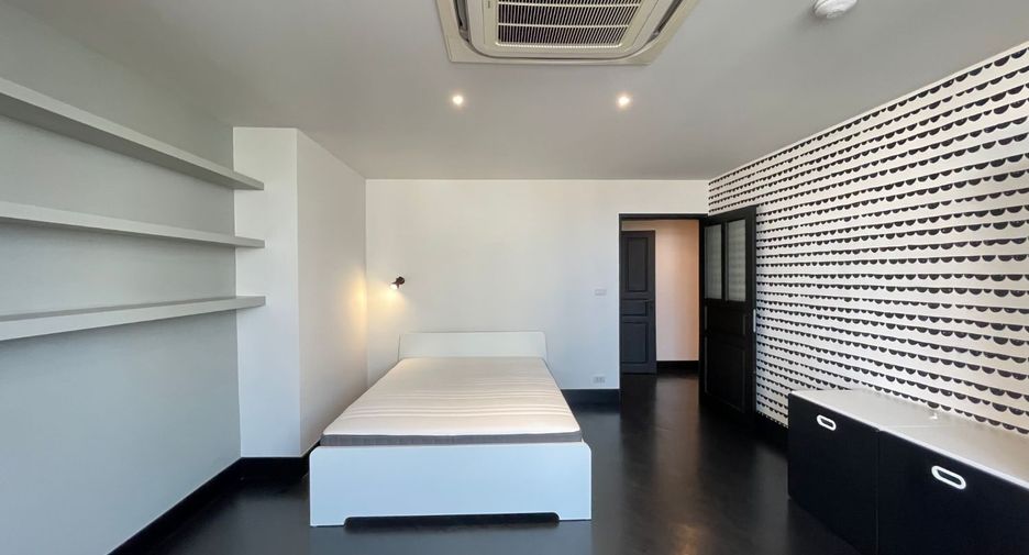 For rent 4 bedrooms condo in Watthana, Bangkok