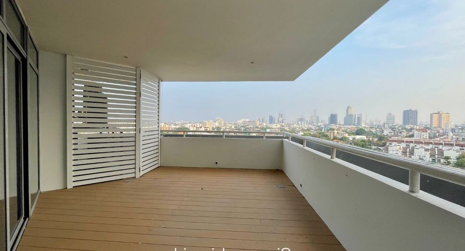 For rent 4 bedrooms condo in Watthana, Bangkok