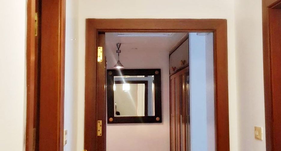 Wohnung zur Miete mit 2 Zimmer in Pathum Wan, Bangkok
