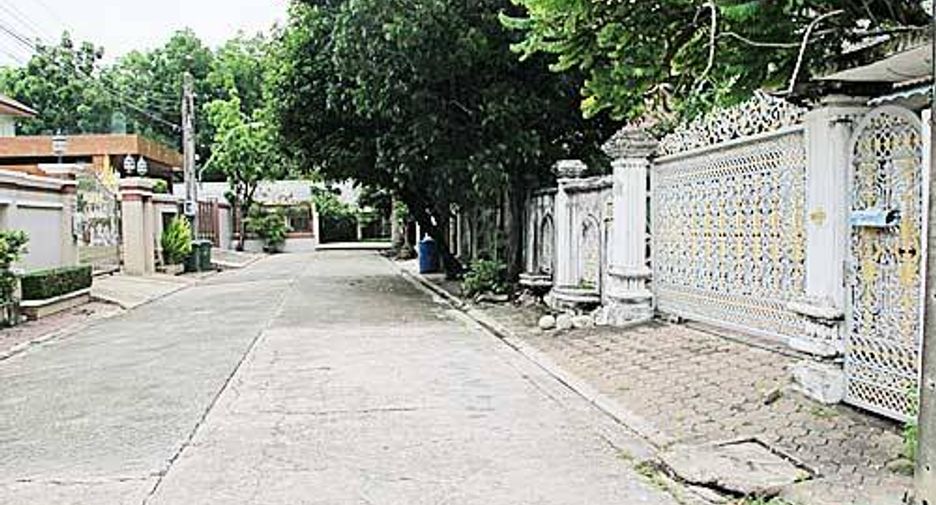 For sale 4 bedrooms house in Mueang Samut Prakan, Samut Prakan