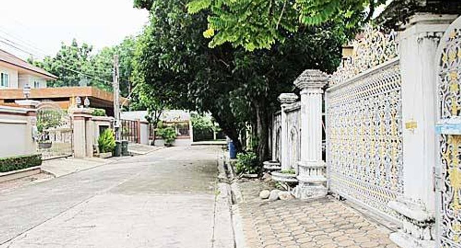 For sale 4 bedrooms house in Mueang Samut Prakan, Samut Prakan