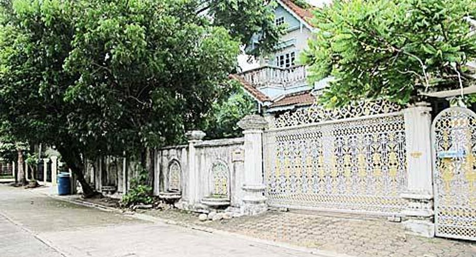 For sale 4 bedrooms house in Mueang Samut Prakan, Samut Prakan