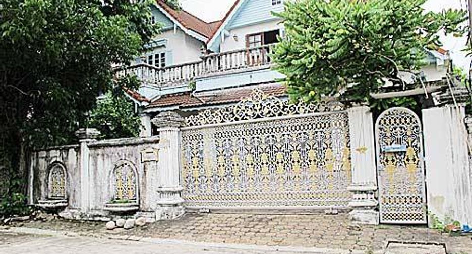 For sale 4 bedrooms house in Mueang Samut Prakan, Samut Prakan