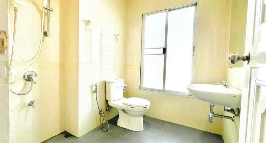 For rent 3 bedrooms townhouse in Prawet, Bangkok