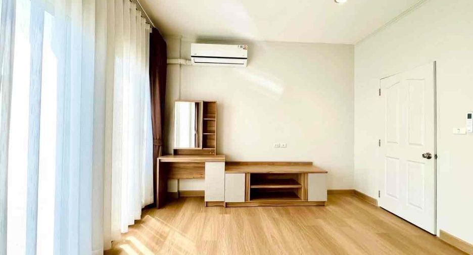 For rent 3 bedrooms townhouse in Prawet, Bangkok