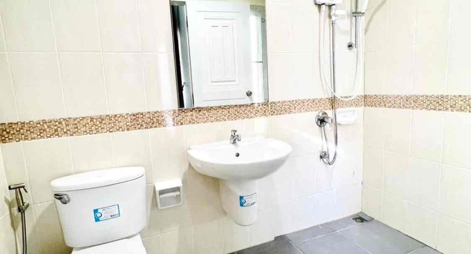For rent 3 bedrooms townhouse in Prawet, Bangkok