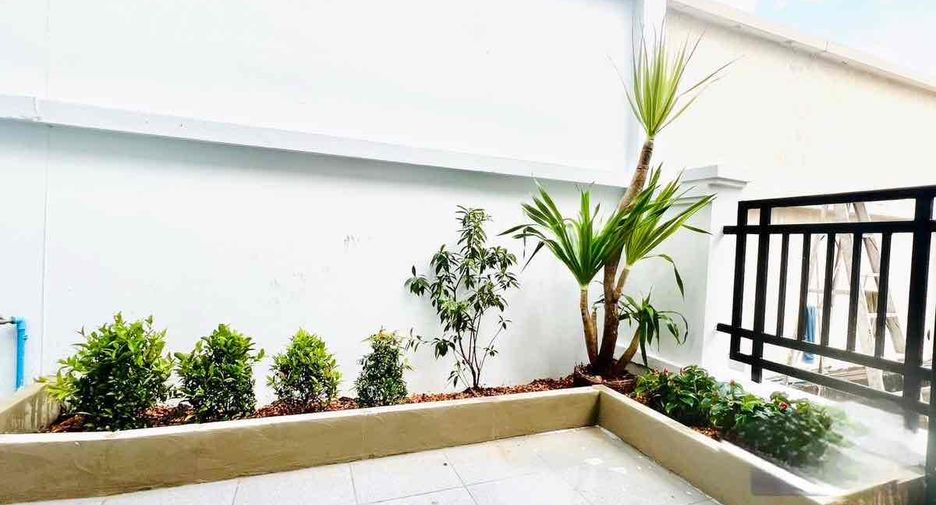 For rent 3 bedrooms townhouse in Prawet, Bangkok