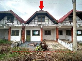 Casa adosada en venta de 2 habitaciones en Tha Yang, Phetchaburi