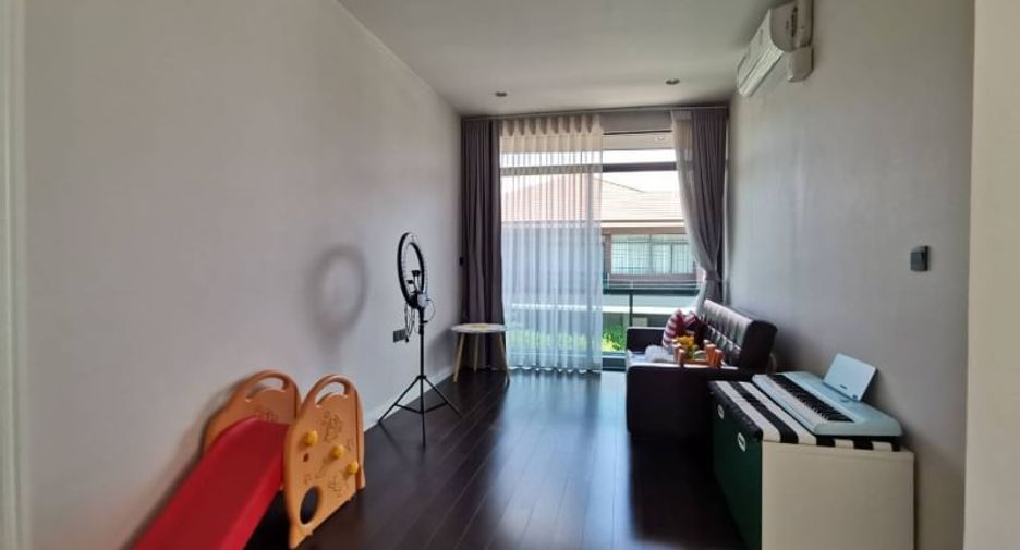 À vendre 4 chambres maison à Bang Kapi, Bangkok