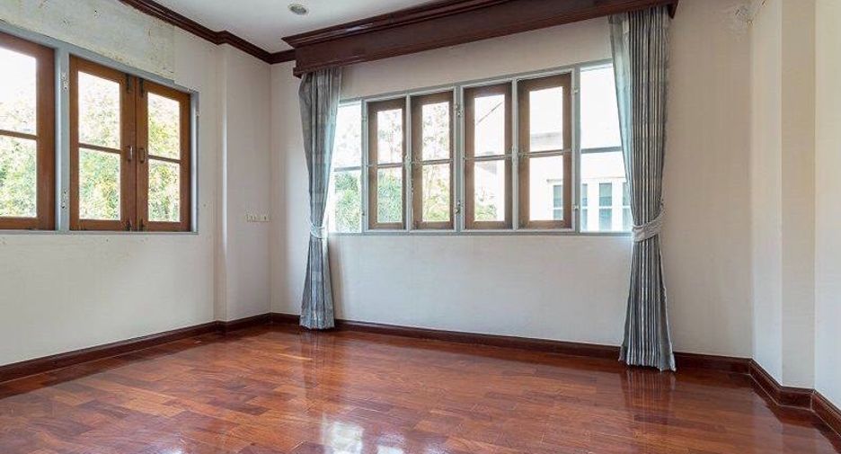 For sale 3 bedrooms house in Phra Nakhon, Bangkok