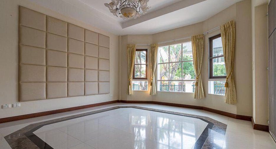 For sale 3 bedrooms house in Phra Nakhon, Bangkok