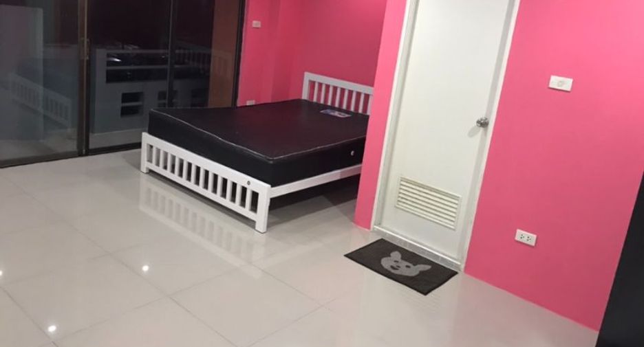 For sale 27 bedrooms retail Space in Huai Khwang, Bangkok