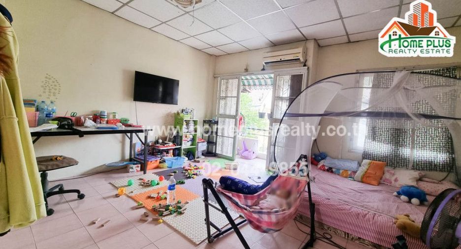 For sale 2 bedrooms townhouse in Khlong Luang, Pathum Thani