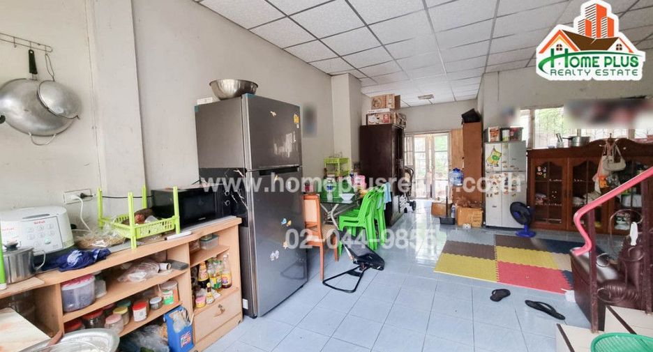 For sale 2 bedrooms townhouse in Khlong Luang, Pathum Thani