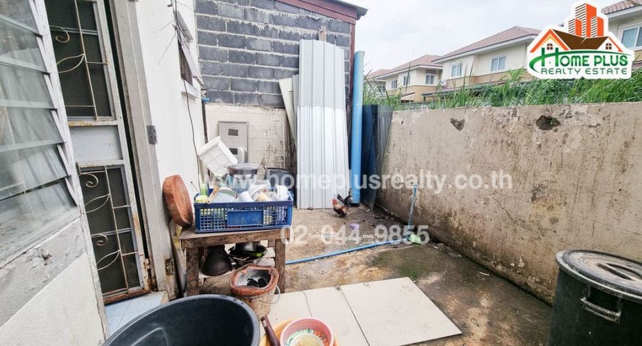 For sale 2 bedrooms townhouse in Khlong Luang, Pathum Thani