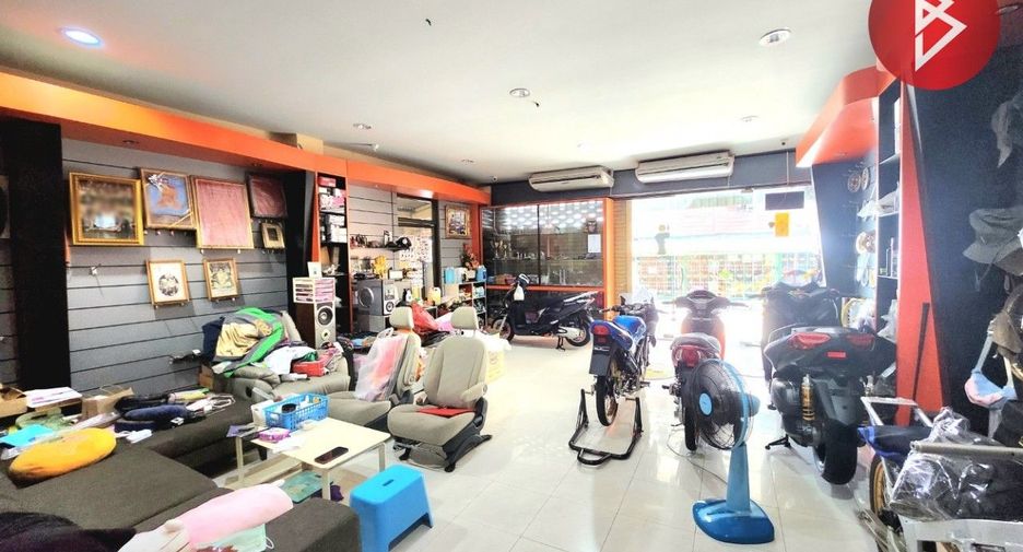 For sale 4 bed retail Space in Mueang Samut Prakan, Samut Prakan
