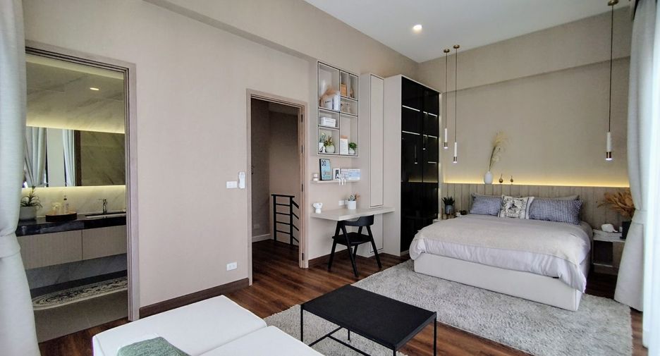 À vendre 4 chambres maison de ville à Saphan Sung, Bangkok
