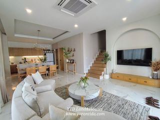 For sale 4 ベッドルーム townhouse in Saphan Sung, Bangkok