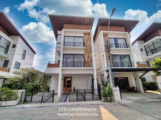 For sale 4 ベッドルーム townhouse in Saphan Sung, Bangkok