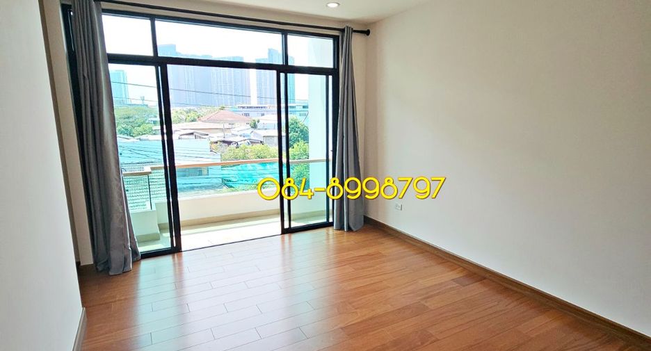 For sale 5 bed townhouse in Phasi Charoen, Bangkok
