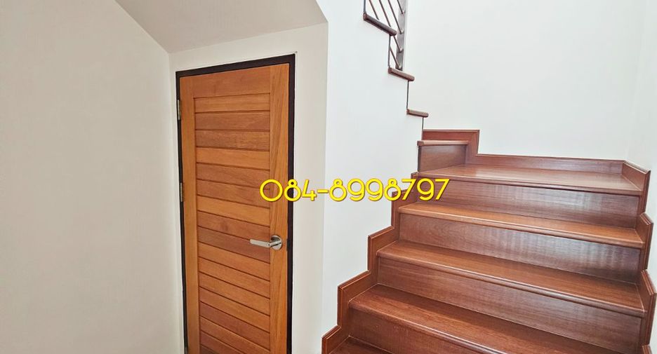 For sale 5 bed townhouse in Phasi Charoen, Bangkok