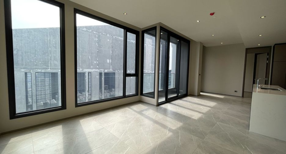 For sale 3 bedrooms condo in Khlong Toei, Bangkok