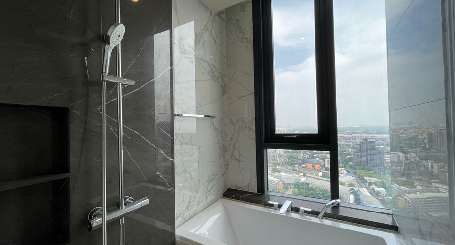 For sale 3 bedrooms condo in Khlong Toei, Bangkok