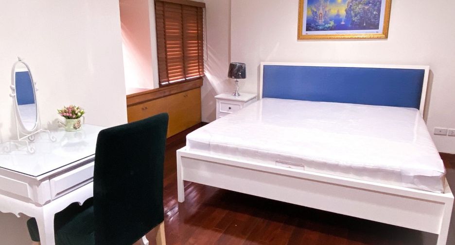 For rent 4 bedrooms townhouse in Khlong Toei, Bangkok