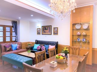 出租 4 卧室 联排别墅 在 Khlong Toei, 曼谷
