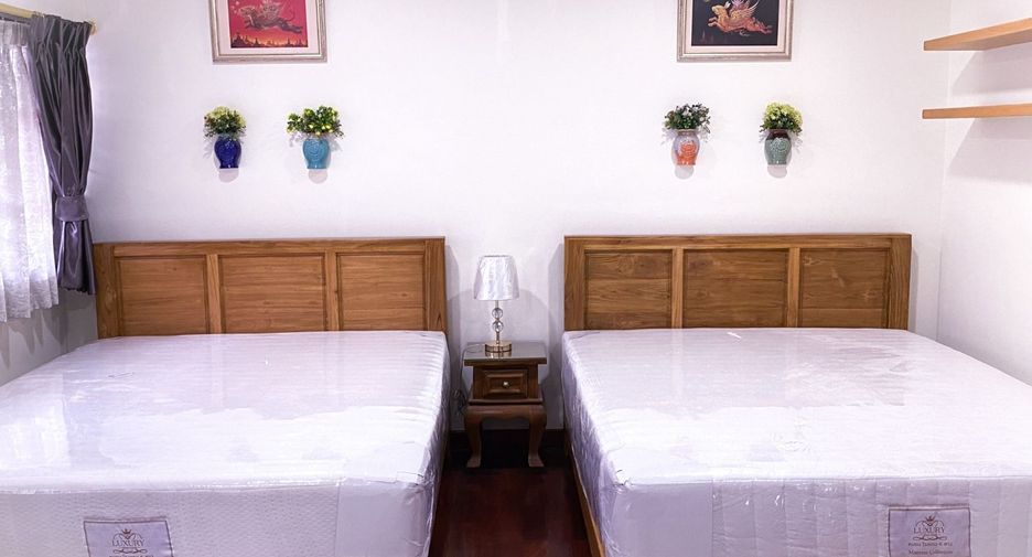 For rent 4 bedrooms townhouse in Khlong Toei, Bangkok