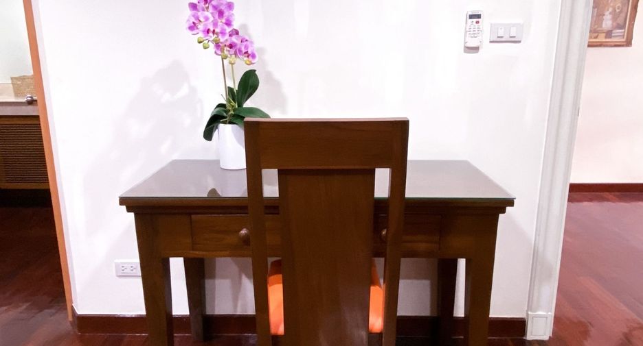 For rent 4 bedrooms townhouse in Khlong Toei, Bangkok
