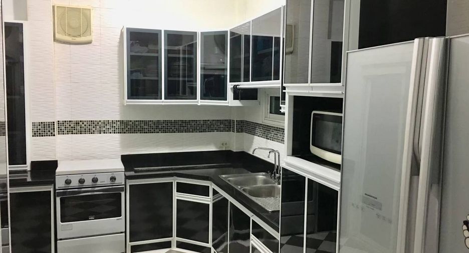 For sale 4 bedrooms house in Khan Na Yao, Bangkok
