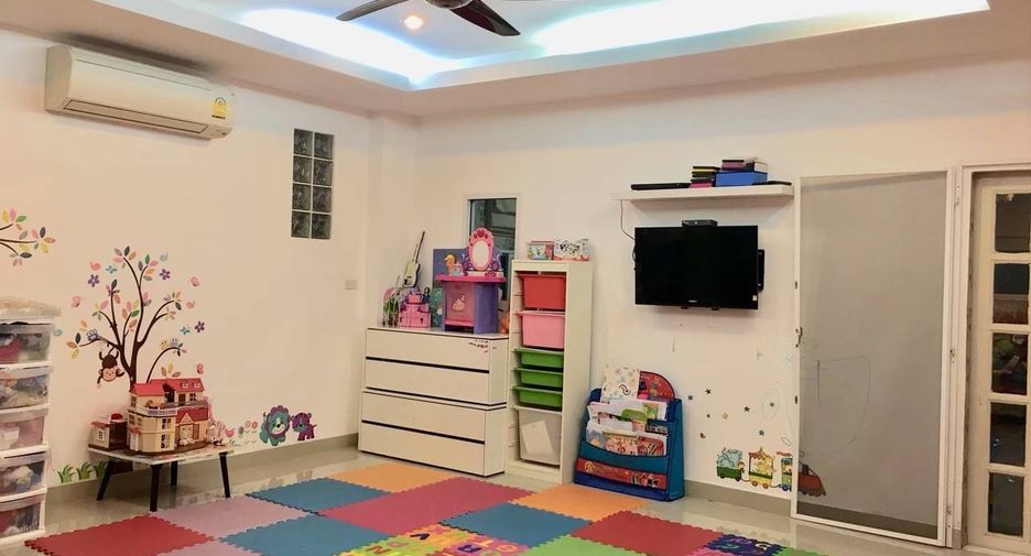 For sale 4 bedrooms house in Khan Na Yao, Bangkok